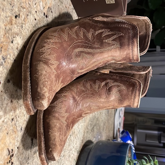 Ariat size 10 worn once - Picture 6 of 8